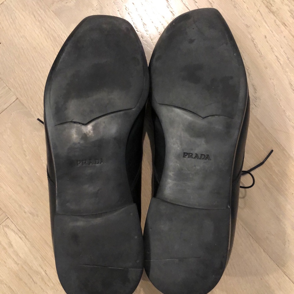 Prada Men’s black leather Oxford shoes - Picture 2 of 8